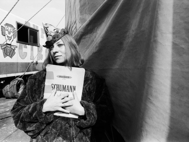 Η λάθος αγάπη, της Λένας Πλάτωνος