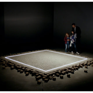 Μετά «Το Τετράγωνο» δε θα πάτε σε μπαρ για ποτό, αλλά θα αναζητήσετε διανυκτερεύοντα ψυχαναλυτή…