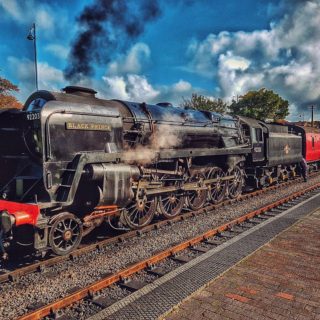 Κάνε κάτι, λοιπόν, να πάρω το τρένο…