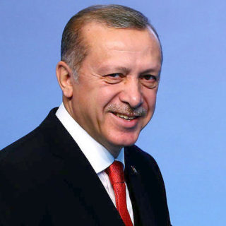 Αντιαμερικάνικη φρενίτιδα στην Τουρκία – Καταστρέφουν iphone με κάθε πιθανό τρόπο [ΒΙΝΤΕΟ]