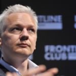 O Ισημερινός παρακολουθούσε τον Ασάνζ σύμφωνα με δημοσίευμα του Guardian