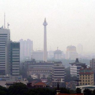 Ινδονησία: Εβδομήντα πέντε τραυματίες από την κατάρρευση ορόφου στο Χρηματιστήριο της Τζακάρτας