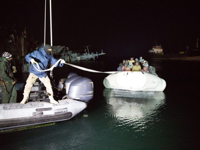 Περίπου 100 μετανάστες αγνοούνται στη Μεσόγειο μετά το ναυάγιο φουσκωτού