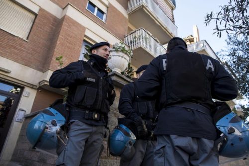 Τραγωδία στην Ιταλία με ένοπλο που σκότωσε τρία άτομα προτού αυτοκτονήσει