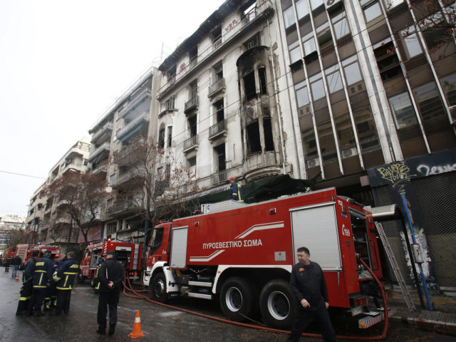 Δικογραφία σε βάρος της 35χρονης μητέρας του παιδιού που βρέθηκε μόνο στην πυρκαγιά στην Πλατεία Αττικής