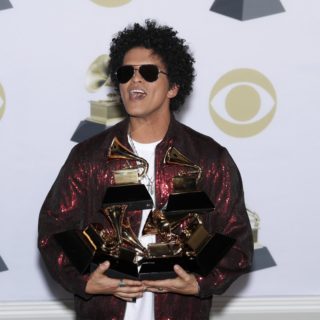Την χρονιά του αγώνα γυναικών τα Grammy σάρωσαν οι άντρες