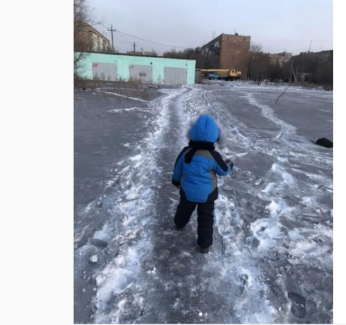 Από μαύρο χιόνι έχει καλυφθεί κωμόπολη στο Καζακστάν [ΕΙΚΟΝΕΣ, ΒΙΝΤΕΟ]