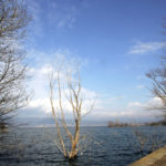 Συνεχίζονται οι έρευνες στη Μικρή Βόλβη για τον εντοπισμό των δύο αγνοούμενων ψαράδων