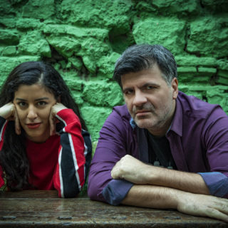 Και τώρα καθίστε αναπαυτικά γιατί ο Φοίβος και η Μαρίνα έχουν να σας πουν πολλά