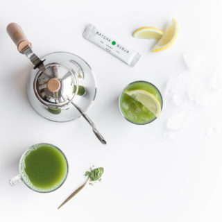 Matcha: Μάθαμε γιατί μιλούν όλοι γι’ αυτό το πράσινο ρόφημα