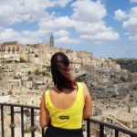 Στο Αλάσιο της Ιταλίας υπάρχει ένας εντυπωσιακός τοίχος-βιβλίο επισκεπτών