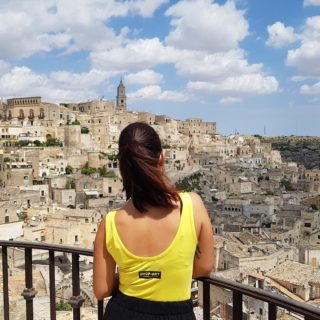 Στο Αλάσιο της Ιταλίας υπάρχει ένας εντυπωσιακός τοίχος-βιβλίο επισκεπτών