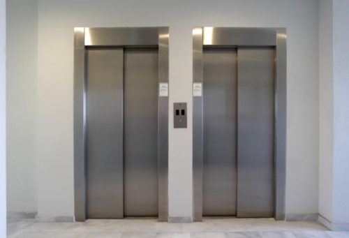 Λάρισα: Σε μια πολυκατοικία «κλείδωσαν» το ασανσέρ σε όσους δεν πληρώνουν κοινόχρηστα