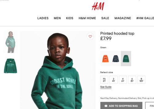 «Ξεπεράστε το», δηλώνει η μητέρα του αγοριού με το πράσινο φούτερ στην καμπάνια της H&M