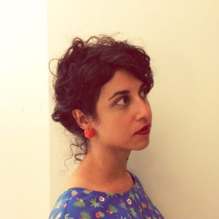 Η Βάλια Τσάϊτα-Τσιλιμένη μας συστήνει τη νέα της ποιητική συλλογή «Άγρια Χόρτα»