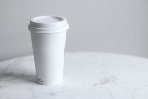 Βρετανία: Χρέωση 25 λεπτά για κάθε take away φλιτζάνι καφέ σκέφτεται να επιβάλλει η κυβέρνηση [ΒΙΝΤΕΟ]