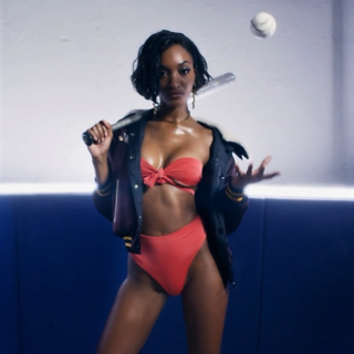 Το μοντέλα του Love Advent αναστατώνουν τις πρώτες ημέρες του 2018