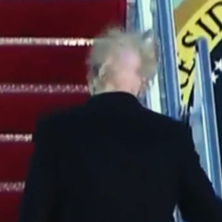 Όλη η αλήθεια για το περίφημο μαλλί του Ντόναλντ Τραμπ σε ένα βίντεο