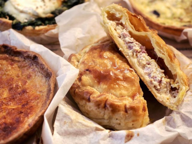 The Pie Shop: Ένα μικροσκοπικό μαγαζί στην οδό Βουλής ξέρει συνταγές απ’ όλο τον κόσμο και τις προσφέρει σε χειροποίητη ζύμη