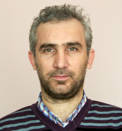 Τούρκος επιστήμονας που φυλακίστηκε ως τρομοκράτης από την κυβέρνηση Ερντογάν, έγραψε στο κελί του τρεις μελέτες κοσμολογίας