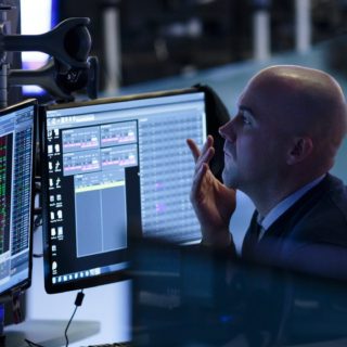 Κλείσιμο με ισχυρή πτώση στη Γουόλ Στριτ