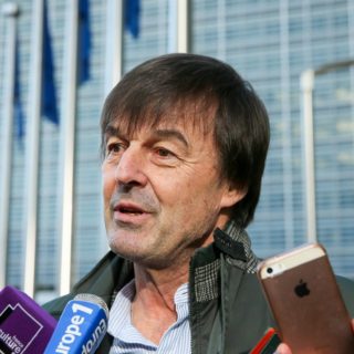 Ένας από τους δημοφιλέστερους Γάλλους υπουργούς, ο Νικολά Ιλό, διαψεύδει φήμες περί σεξουαλικής παρενόχλησης