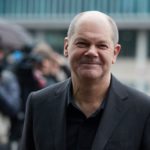 Σολτς: Ο Μακρόν έχει δίκιο, η Ευρώπη πρέπει να προχωρήσει μπροστά