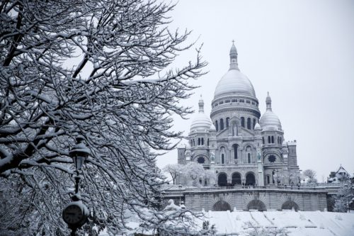 Χάος προκαλούν στο Παρίσι οι σφοδρές χιονοπτώσεις [ΕΙΚΟΝΕΣ]