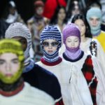 Ο Calvin Klein εγκαταλείπει τη μόδα πολυτελείας