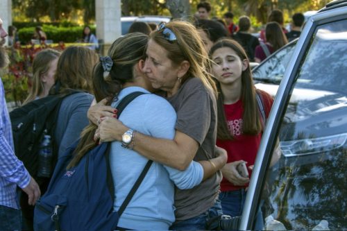 Το Χόλιγουντ αντιδρά στο Twitter μετά τους πυροβολισμούς σε σχολείο της Φλόριντα
