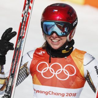 Αυτή η χρυσή Ολυμπιονίκης αρνήθηκε να βγάλει τα γυαλιά του σκι στην συνέντευξη τύπου για τον πιο ωραίο λόγο