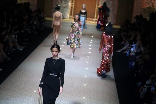 Η Dolce & Gabbana πλέον κάνει πασαρέλα με drones [ΕΙΚΟΝΕΣ]
