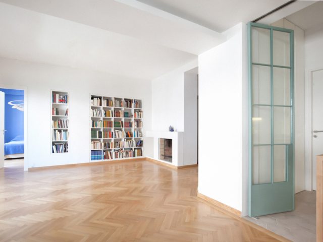 Τρία διαμερίσματα των δεκαετιών ’50 και ’60 ανανεώθηκαν με τον σχεδιασμό του γραφείου 4κ