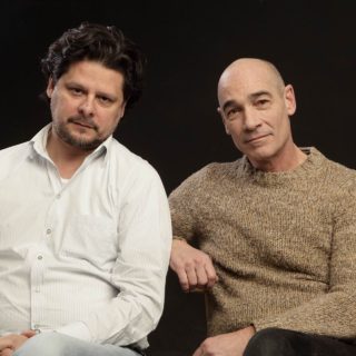 Ο Λευτέρης Χαρίτος και ο Jean Marc Barr βουτάνε σε απέραντα, γαλάζια νερά