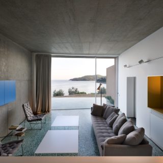 Ένα σπίτι στις Αχλαδιές Σκιάθου μοιάζει με τηλεσκόπιο στραμμένο στη θάλασσα