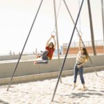 Η νέα συλλογή της TOMS για την άνοιξη και το καλοκαίρι του 2018 έχει τον αέρα των 70s