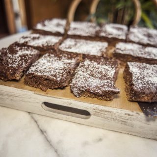 Πώς ένας Καναδός skater έπεισε την Έρη Καρακούση να φτιάχνει νόστιμα, vegan γλυκά;