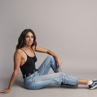 Η Ευαγγελία Τσιορλίδα κάνει surf εκεί που συχνάζουν καρχαρίες