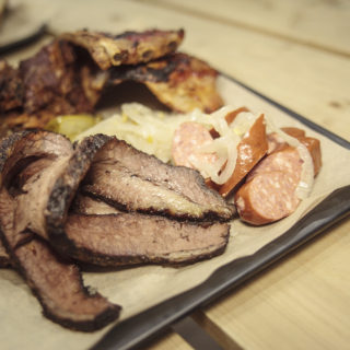 The Salty Pig: Εκεί που το «κάπνισμα» δεν απαγορεύεται, επιβάλλεται