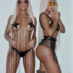 Οι εκρηκτικές δίδυμες που κυκλοφορούν «όπως τις γέννησε η μαμά τους» αναστατώνοντας το Instagram