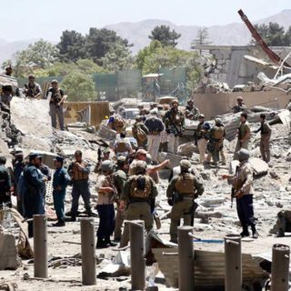 Πολύνεκρη επίθεση αυτοκτονίας στην Καμπούλ: Το ισλαμικό κράτος ανέλαβε την ευθύνη