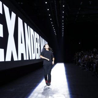 Μία πρωτότυπη διαφημιστική καμπάνια χωρίς μοντέλα, μόνο με ρούχα!