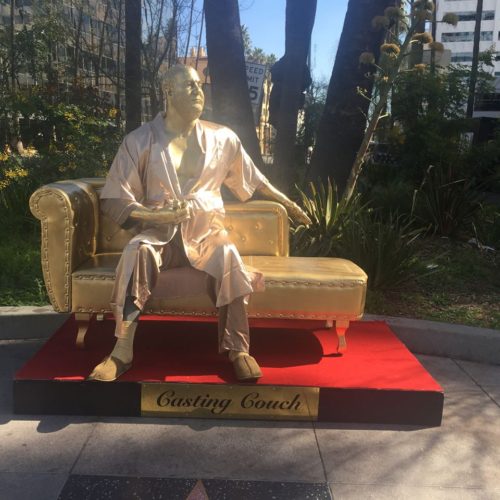 Ο «καναπές των ιδιωτικών οντισιόν» του Χάρβεϊ Γουάινστιν στους δρόμους του Χόλιγουντ