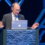 «Αν κοιτάξετε το Facebook και το Twitter ο κόσμος συχνά δεν είναι ένα ωραίο μέρος για να βρίσκεται κάποιος»