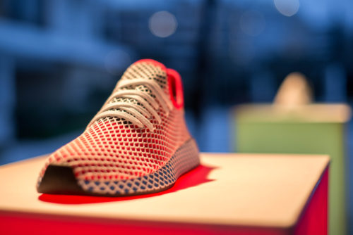 Τα adidas Originals προκαλούν disruption στην Αθήνα με την αποκάλυψη του DEERUPT