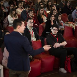 Κάποτε το πρώτο βήμα αναζήτησης εργασίας για τους νέους ήταν τοπίο στην ομίχλη. Όχι πια.