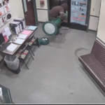 Αυτός είναι ο πιο ηλίθιος διαρρήκτης στην ιστορία των ηλίθιων διαρρηκτών [ΒΙΝΤΕΟ]