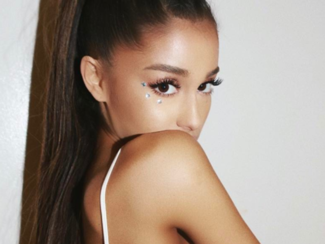 Κάνε μία επίσκεψη στον λογαριασμό της γλυκιάς και σέξι Ariana Grande στο Instagram, και θα μας θυμηθείς
