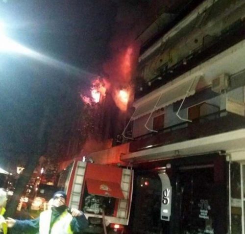 Λάρισα: Πυρκαγιά σε εφορία στο κέντρο της πόλης