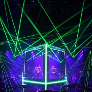 Η Calzedonia παρουσίασε τις προτάσεις της για το φετινό καλοκαίρι σε μία πασαρέλα out of the box